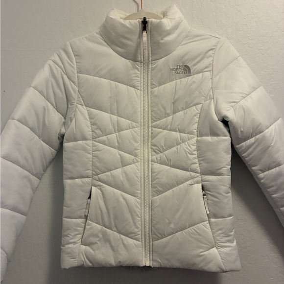 The North Face Girls White Puffer Jacket - Picture 2 of 7